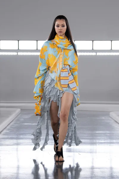 Look 30